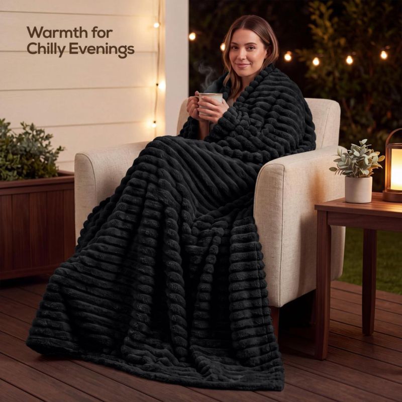 Manta Utopia Bedding 127x152 cm Negra de Forro Polar