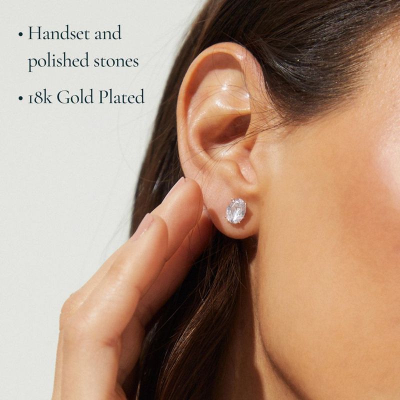 Aretes de botón NADRI chapados en oro de 18K con zirconia cúbica ovalada