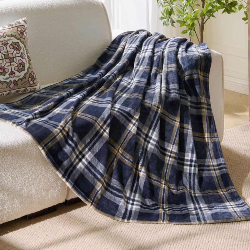 Manta BEDELITE 127 cm x 152 cm Azul Marino con Cuadro Escocés