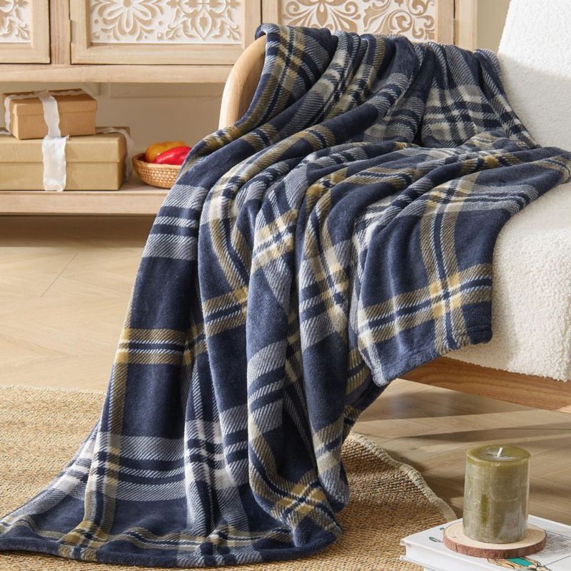 Manta BEDELITE 127 cm x 152 cm Azul Marino con Cuadro Escocés