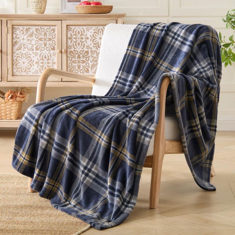 Manta BEDELITE 127 cm x 152 cm Azul Marino con Cuadro Escocés