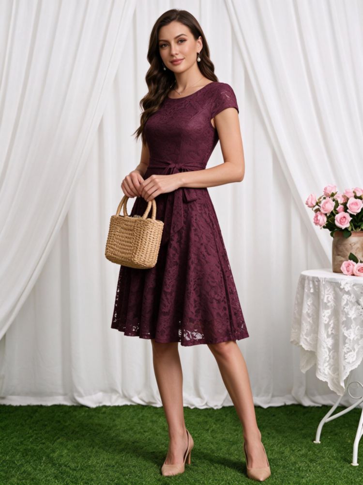 Vestido MUADRESS Burdeos con Encaje Manga Tipo Cap y Largo a la Rodilla