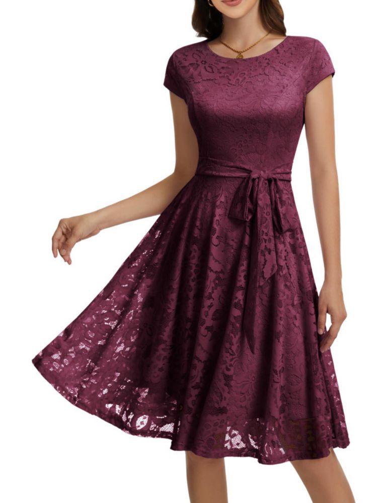 Vestido MUADRESS Burdeos con Encaje Manga Tipo Cap y Largo a la Rodilla