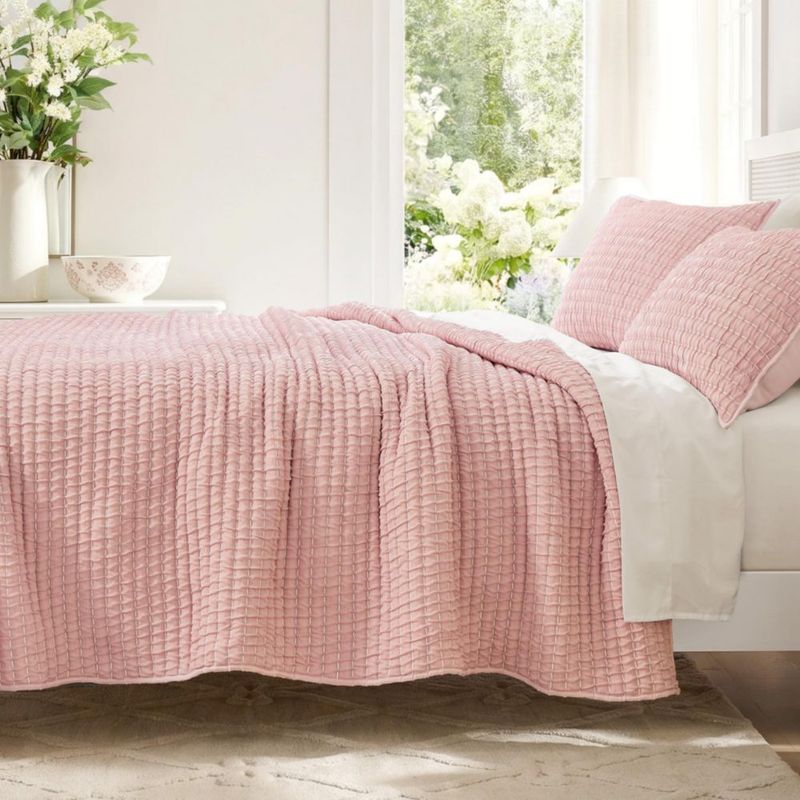 Set de colcha Wonderful Queen 229 cm rosa 3 piezas con textura