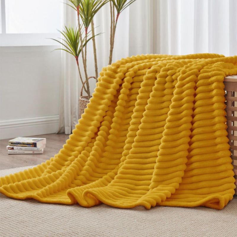 Manta BEDELITE Twin 152 cm Amarillo Mostaza con Textura de Costilla 3D