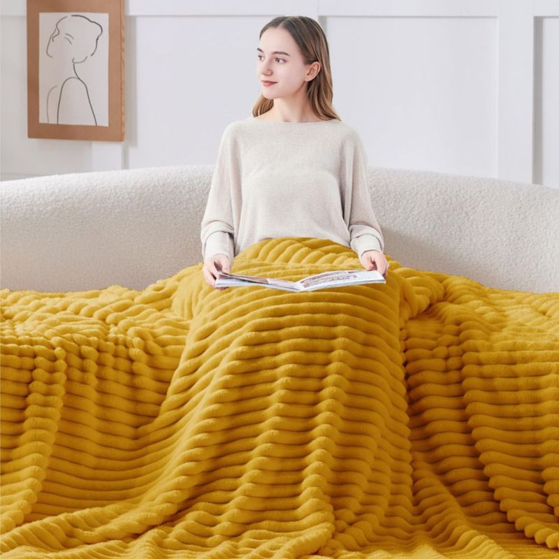 Manta BEDELITE Twin 152 cm Amarillo Mostaza con Textura de Costilla 3D