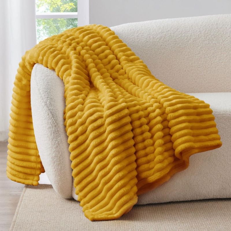 Manta BEDELITE Twin 152 cm Amarillo Mostaza con Textura de Costilla 3D