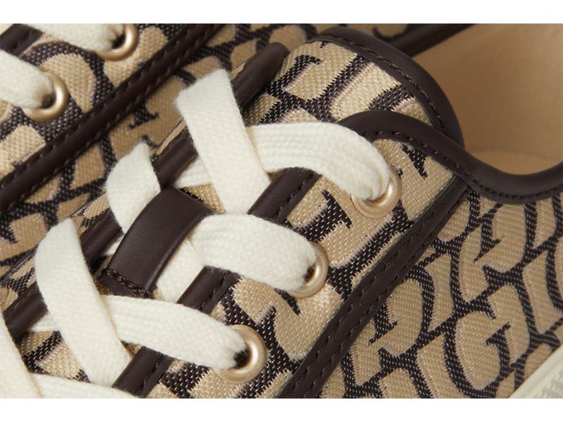 Zapatillas GUESS Carey de lona baja color marrón oscuro