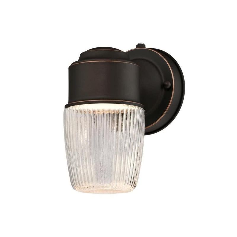 Lámpara de pared exterior Westinghouse 6106900 LED de 6 W del anochecer al amanecer