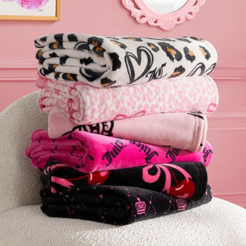 Cobija Juicy Couture 127 cm x 178 cm Cheetah Heart Blanco