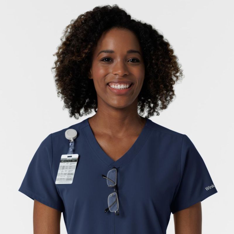 Top de Scrub WINK NURTUR Cuello en V Azul Marino Talla S