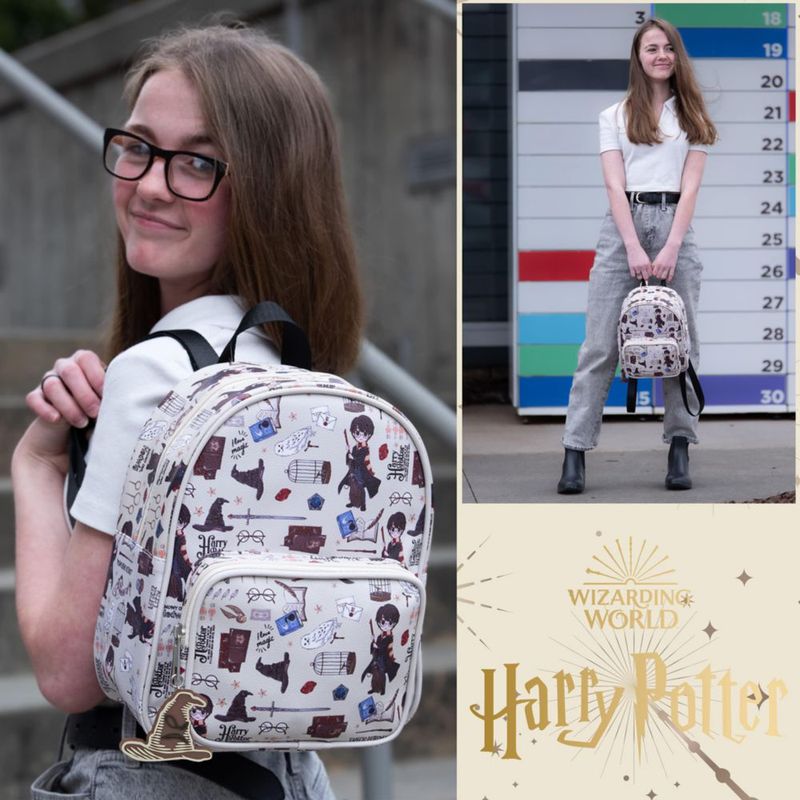 Mochila Harry Potter 27 cm con estampado de iconos de Hogwarts