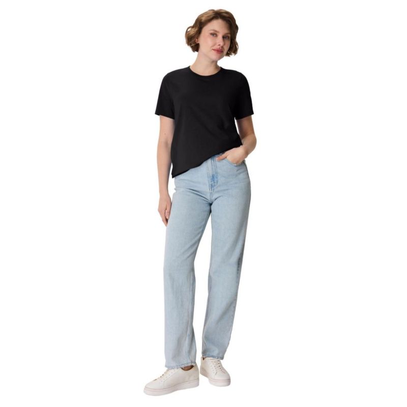 Camiseta Hanes para mujer talla media negra manga corta