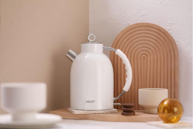 Hervidor eléctrico ASCOT Retro 1.5L 1500W de acero inoxidable blanco