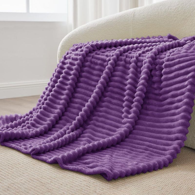 Manta BEDELITE Twin 152 cm Morada con Ribeteado de Forro Polar