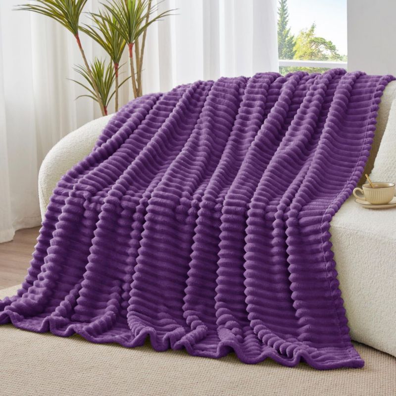 Manta BEDELITE Twin 152 cm Morada con Ribeteado de Forro Polar