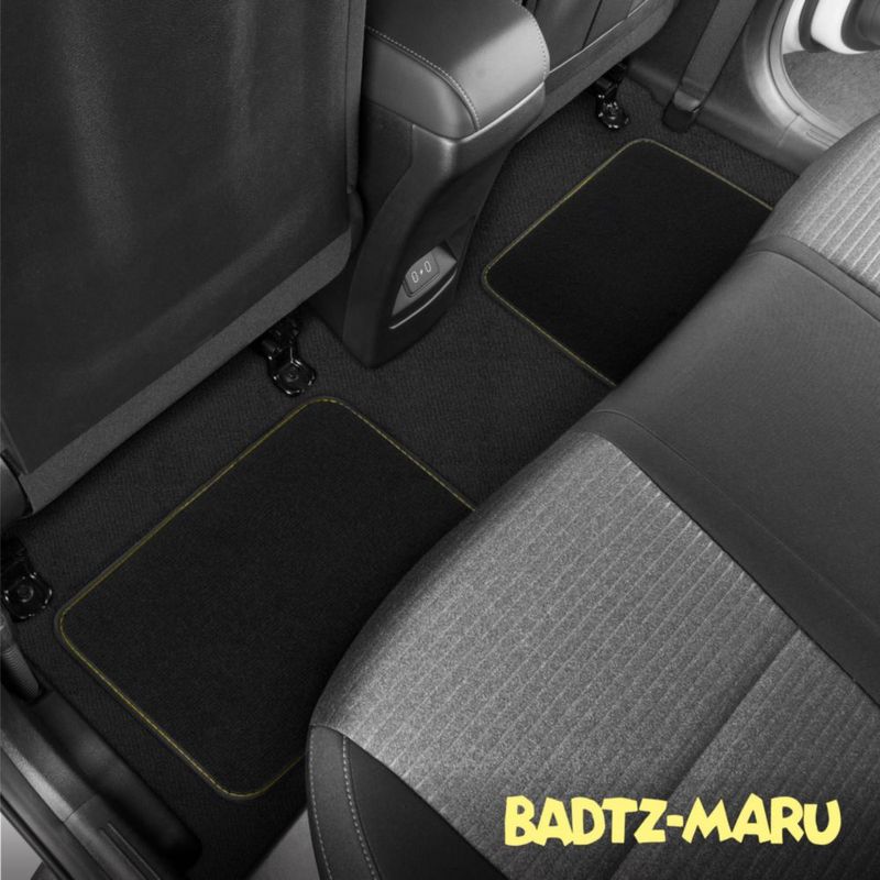 Set completo de fundas y alfombras para coche Carbella Badtz-Maru