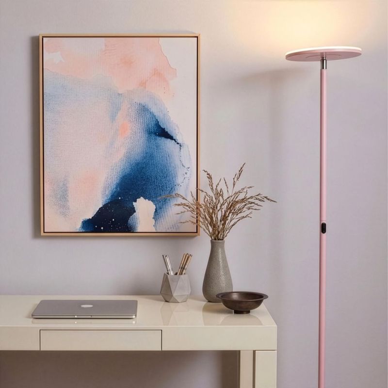 Lámpara de pie Brightech Sky LED regulable rosa mate