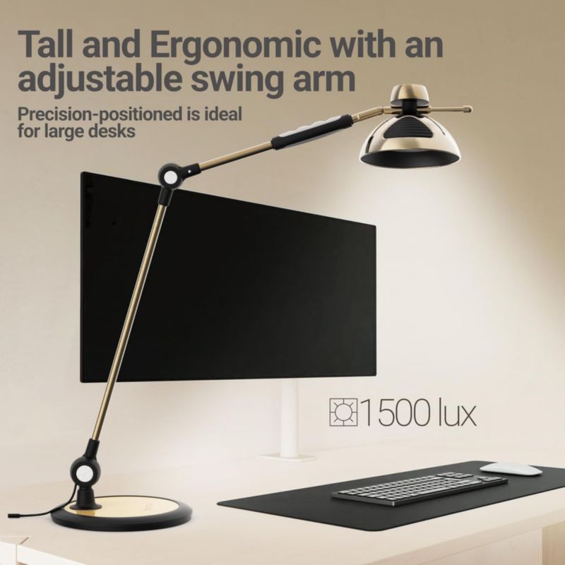 Lámpara LED de escritorio OTUS con control gestual acabado en latón 53 cm