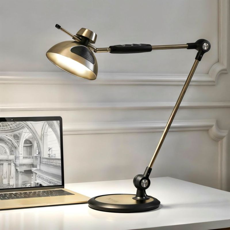 Lámpara LED de escritorio OTUS con control gestual acabado en latón 53 cm