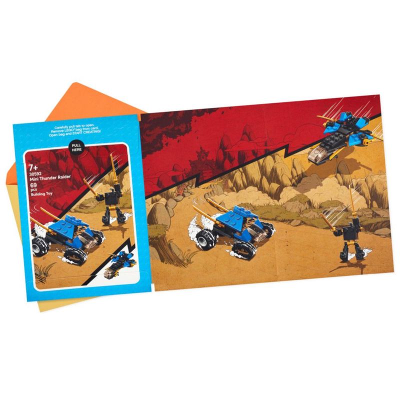 Tarjeta de cumpleaños Hallmark Lego Mini Raider