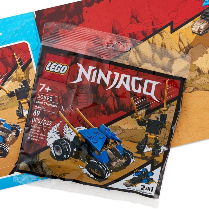 Tarjeta de cumpleaños Hallmark Lego Mini Raider