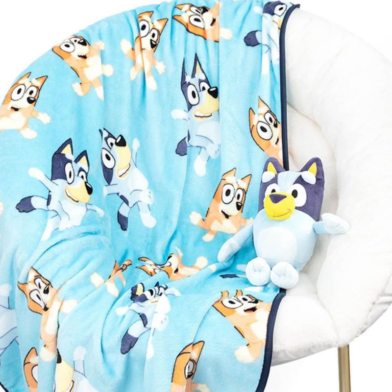 Manta Jay Franco 102 × 127 cm y Almohadita de Peluche de 30 cm