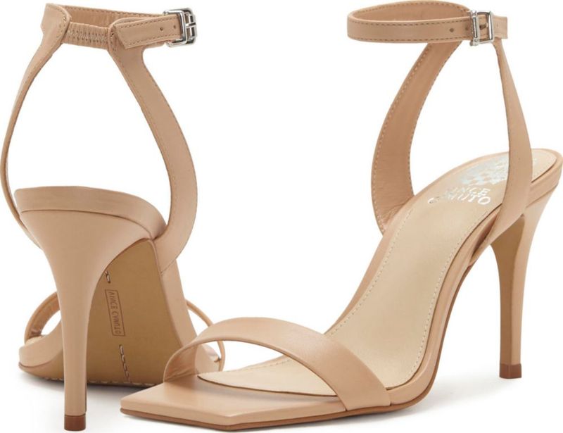Sandalia Vince Camuto Saprenda 2 Sandstone talla 6 M