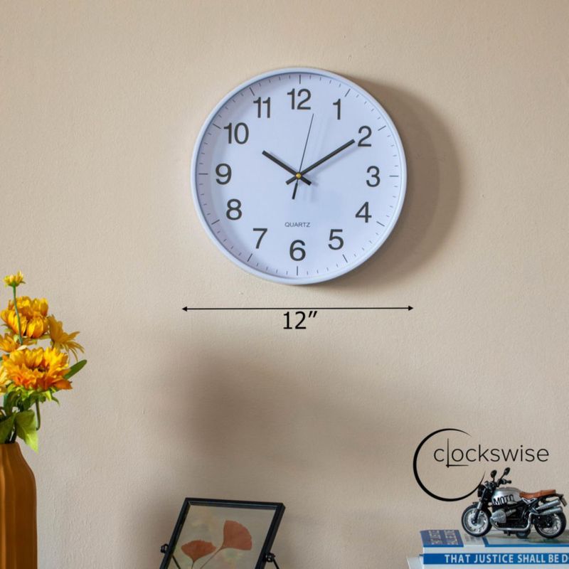 Reloj analógico blanco silencioso de 30 cm – CLOCKSWISE