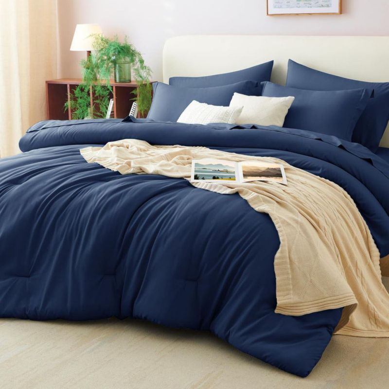 Juego de ropa de cama CozyLux Queen 7 piezas color azul marino microfibra