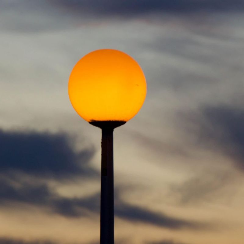 Farol de Poste Generation Lighting de Plástico Blanco – 1 Lámpara