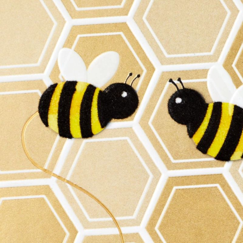 Tarjeta de Felicitación Hallmark 13 cm x 18 cm Diseño Abeja de Miel
