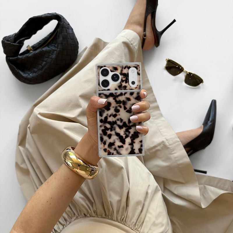 Funda FLAUNT para iPhone 18 Pro Max – Tortuga Rubia