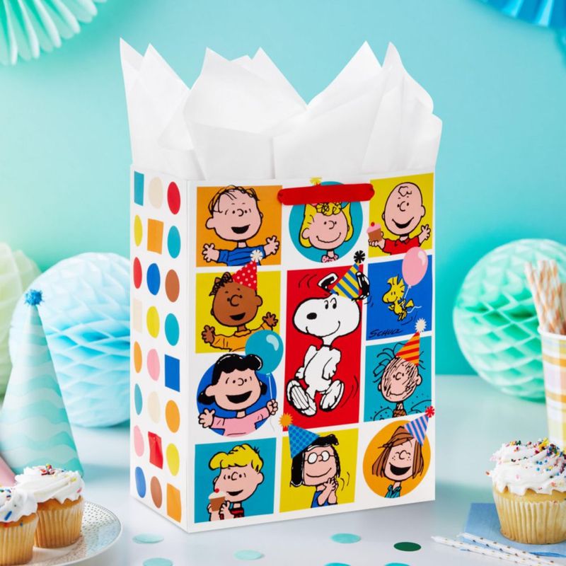Bolsa de Regalo Hallmark 33 cm Snoopy y Charlie Brown con Papel de Seda