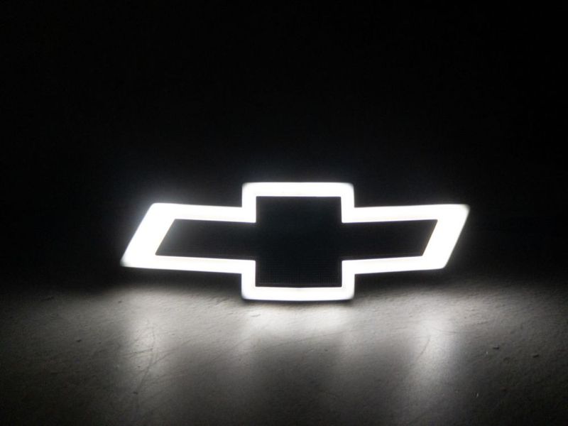Emblema iluminado negro/blanco LED para Chevrolet Camaro 2016‑2024 Autogem