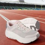 Zapatillas Skechers Max Cushioning 7.5 Anchas Natural