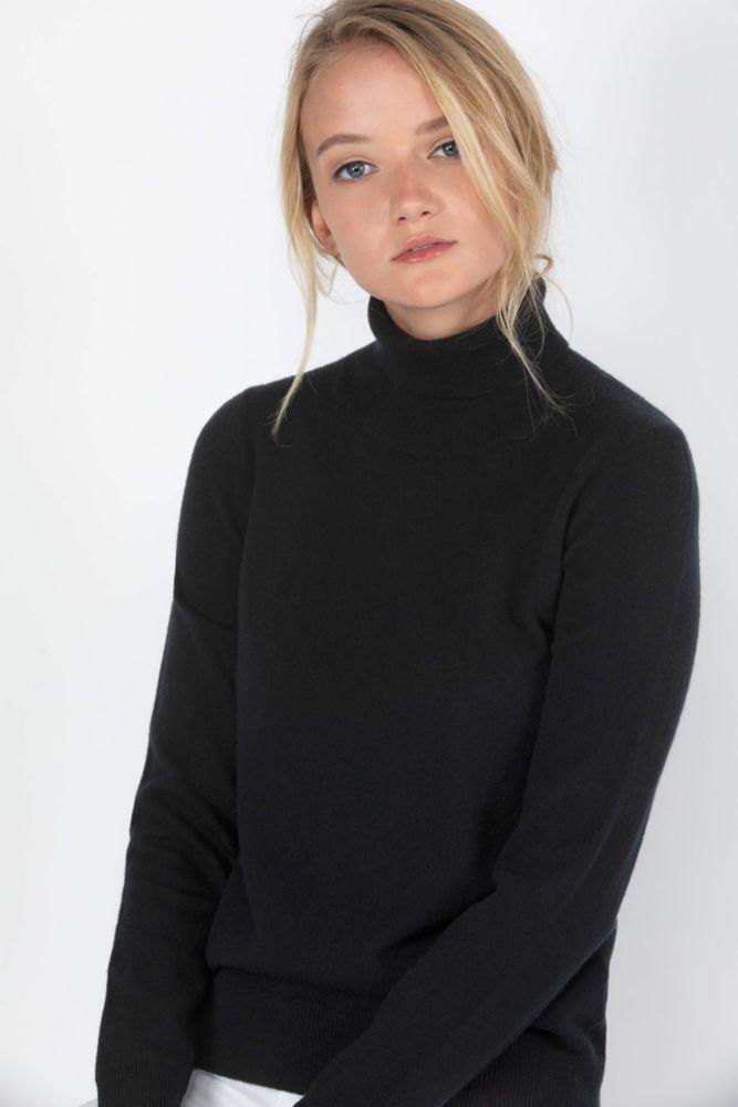 Suéter JENNIE LIU de cachemir con cuello alto negro