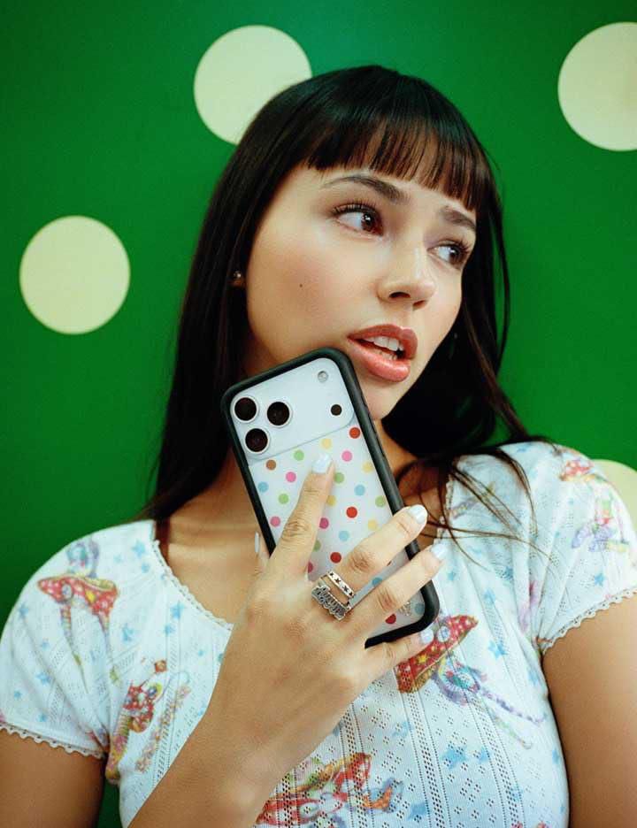 Funda Wildflower para iPhone 17/18 Pro Max con Lunares