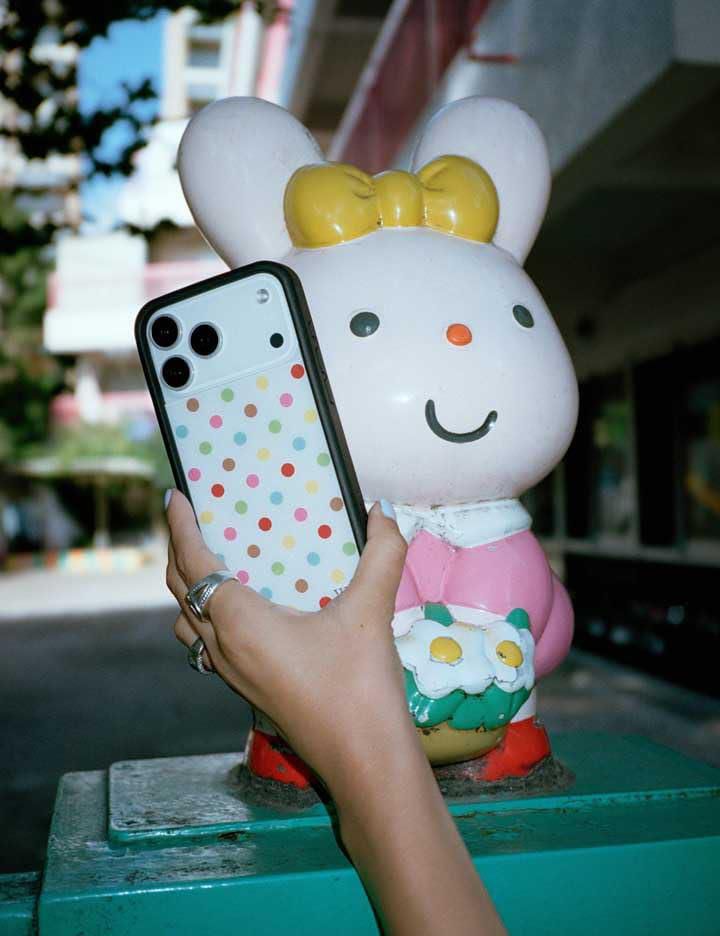 Funda Wildflower para iPhone 17/18 Pro Max con Lunares