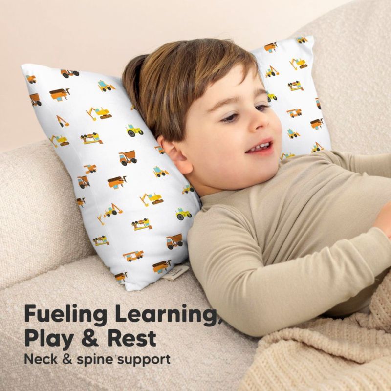Almohada KeaBabies 30 × 46 cm con diseño de construcción y funda