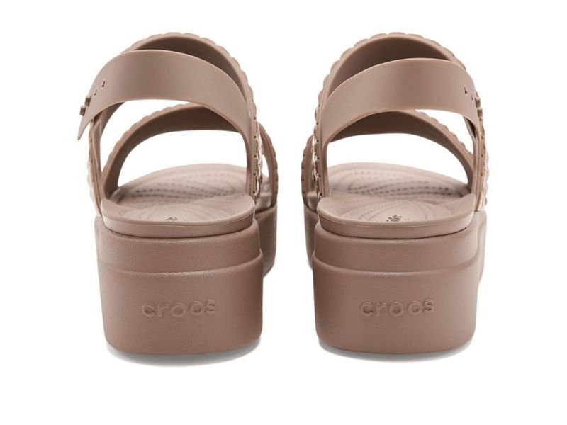 Sandalias Crocs Brooklyn de Cuña Baja y Plataforma Latte Sparkle talla 6M
