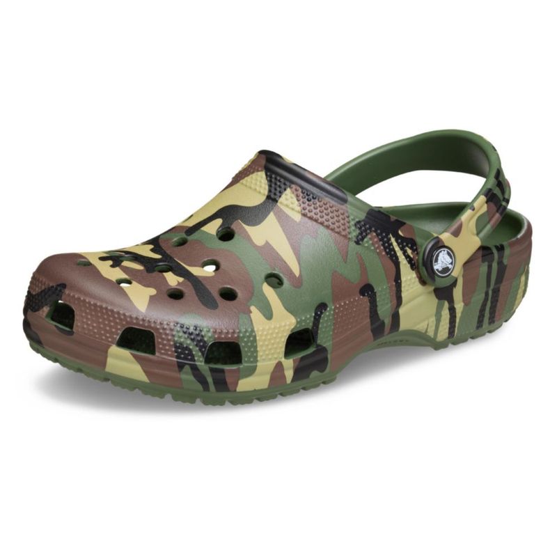 Zuecos Crocs Classic con estampado camuflaje verde militar