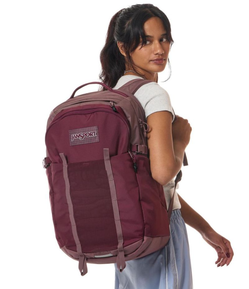 Mochila JanSport 34L Todo Terreno Cherry Lacquer