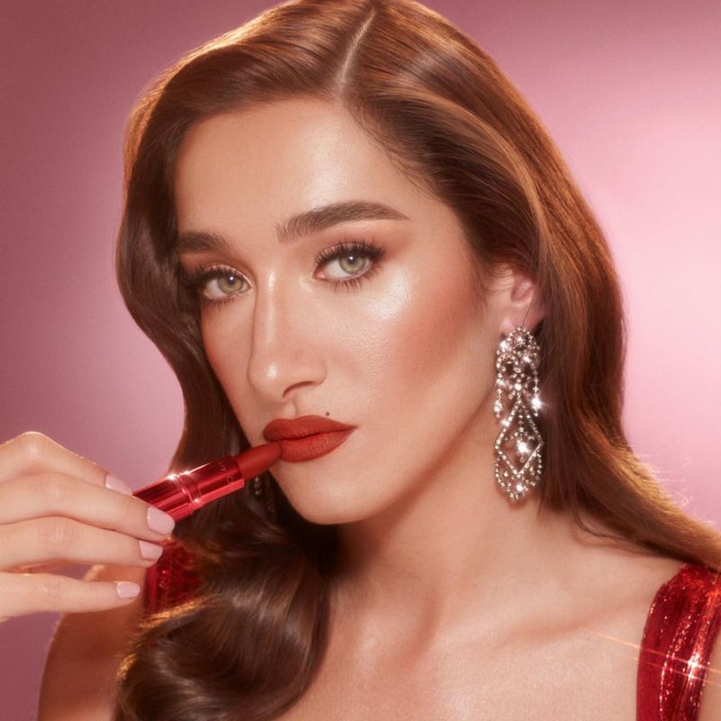 Lápiz labial Charlotte Tilbury Matte Revolution Flame Flame