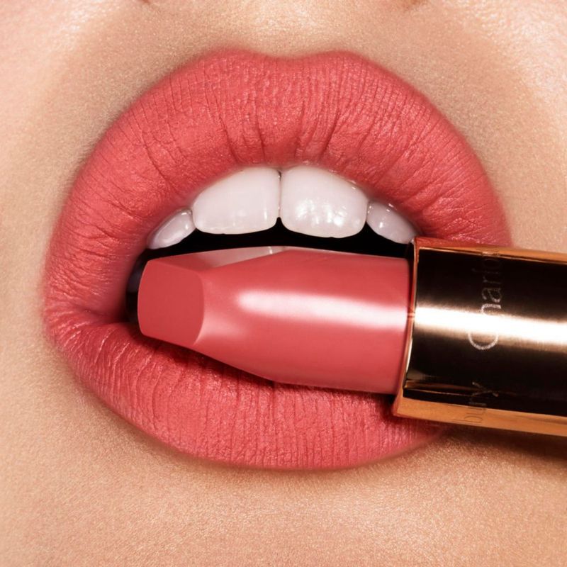 Labial Charlotte Tilbury Matte Revolution Sexy Sienna