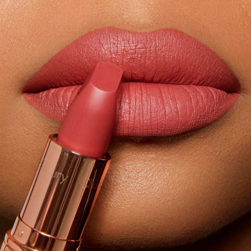 Labial Charlotte Tilbury Matte Revolution Sexy Sienna
