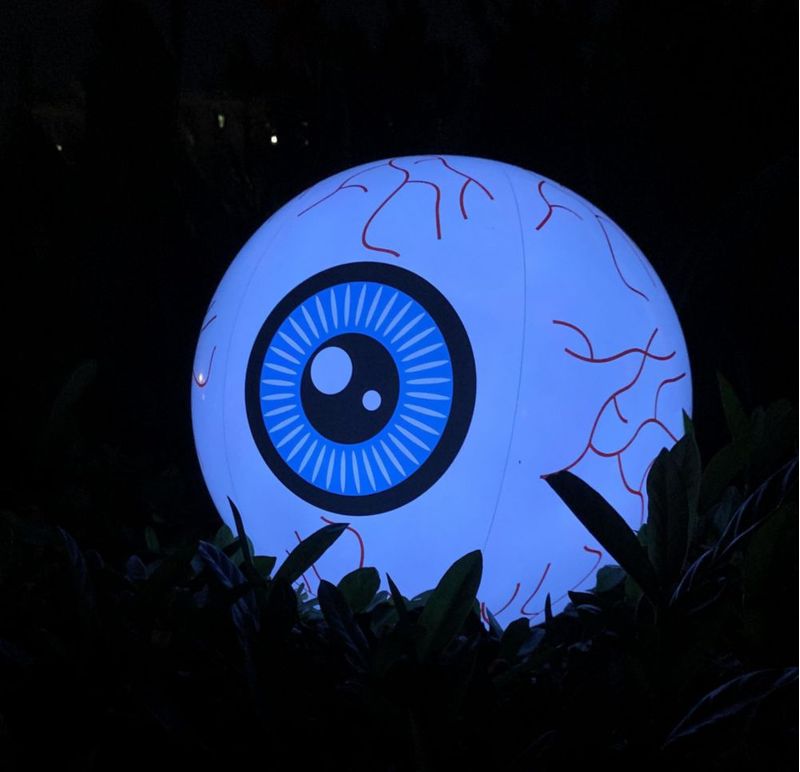 Bola de Ojos Inflable Snatlly 40 cm LED con Control Remoto