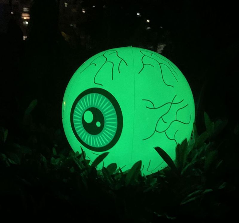 Bola de Ojos Inflable Snatlly 40 cm LED con Control Remoto