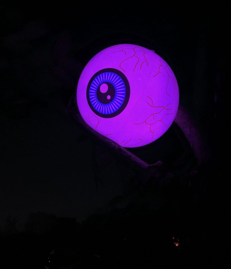 Bola de Ojos Inflable Snatlly 40 cm LED con Control Remoto