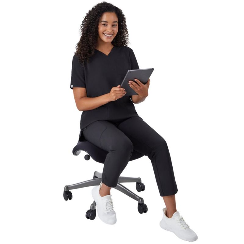 BLUSA Hanes 2X EE. UU. Ébano de absorción de humedad y elasticidad para profesionales de la salud